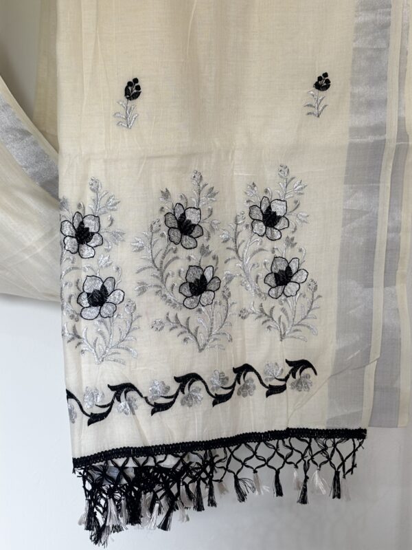 Mizhi - Kerala Set saree